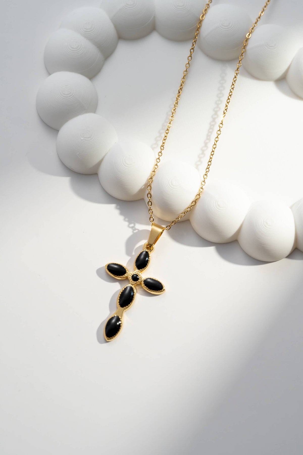 Stainless steel necklace with elegant stone cross pendant: Black
