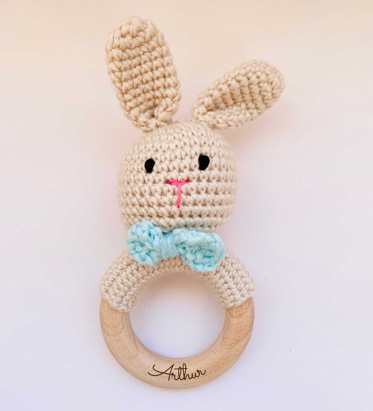 Crochet rattle for babies : Yellow and white lion