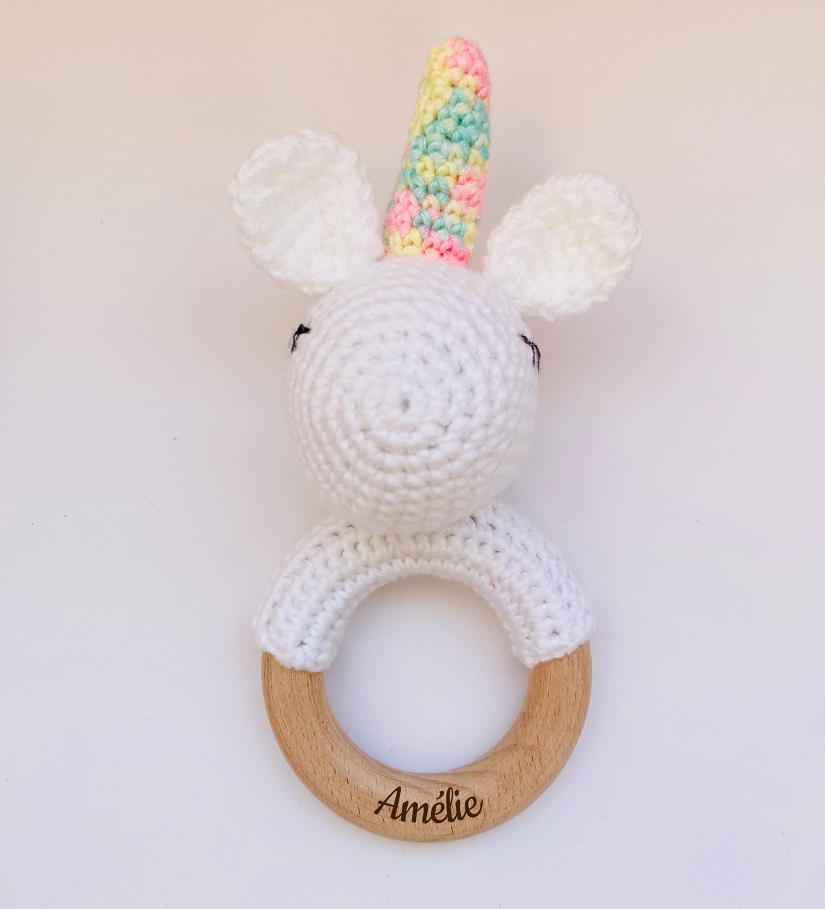 Crochet rattle for babies : Yellow and white lion