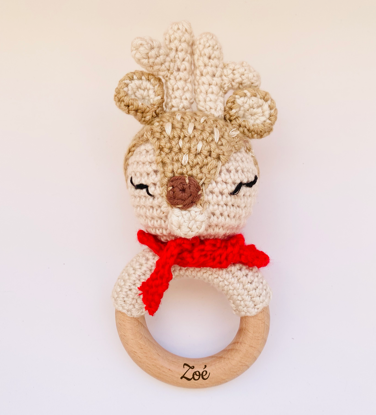 Crochet rattle for babies : Yellow and white lion