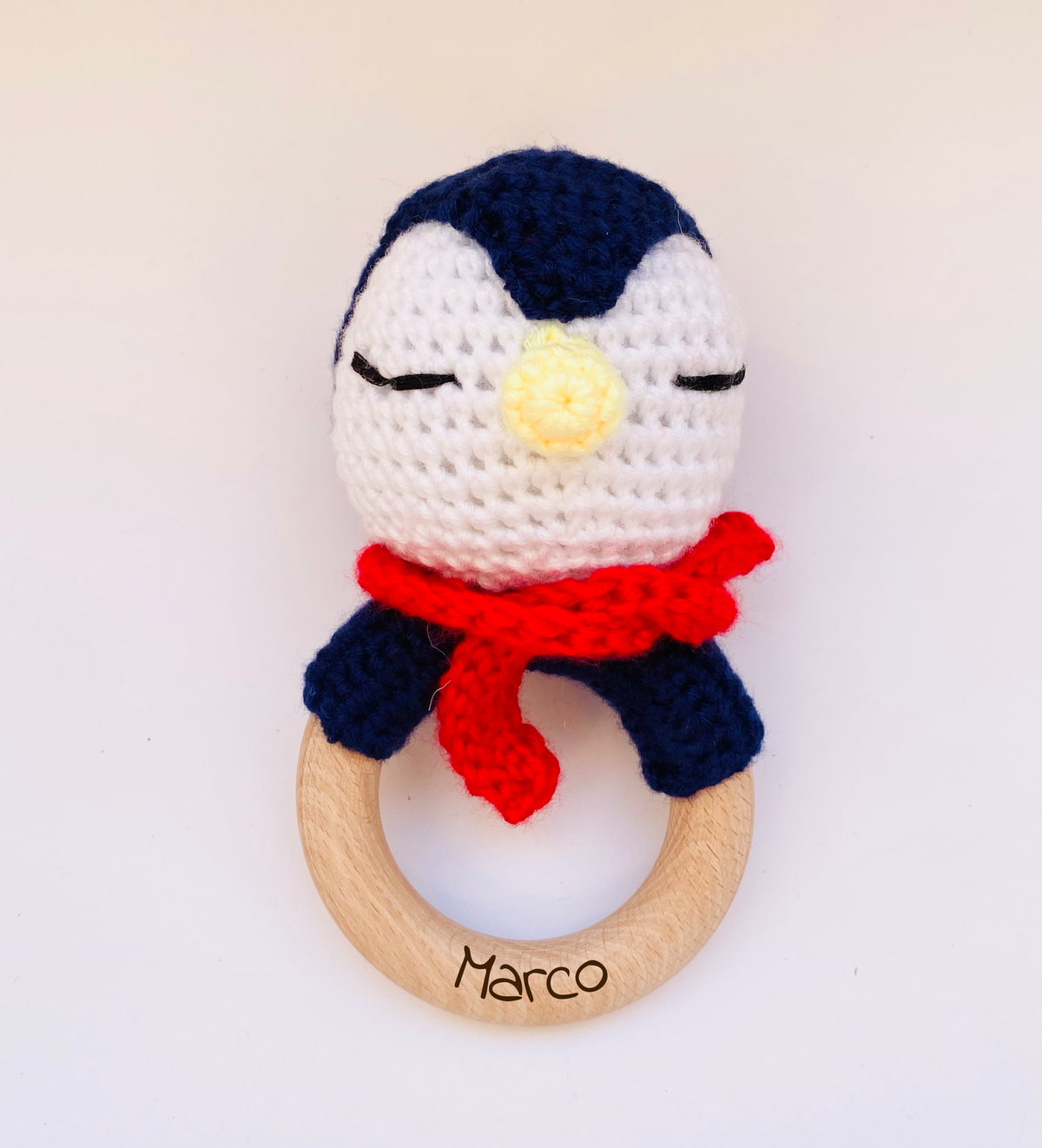 Crochet rattle for babies : Yellow and white lion