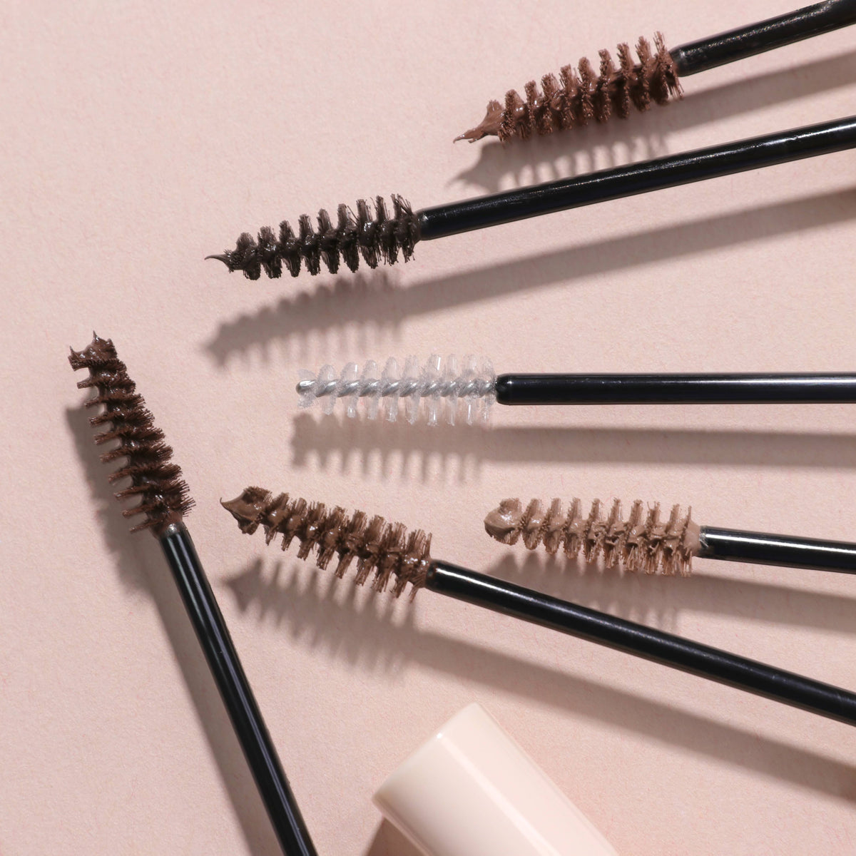 BROW DEFYING MASCARA: 002 Taupe